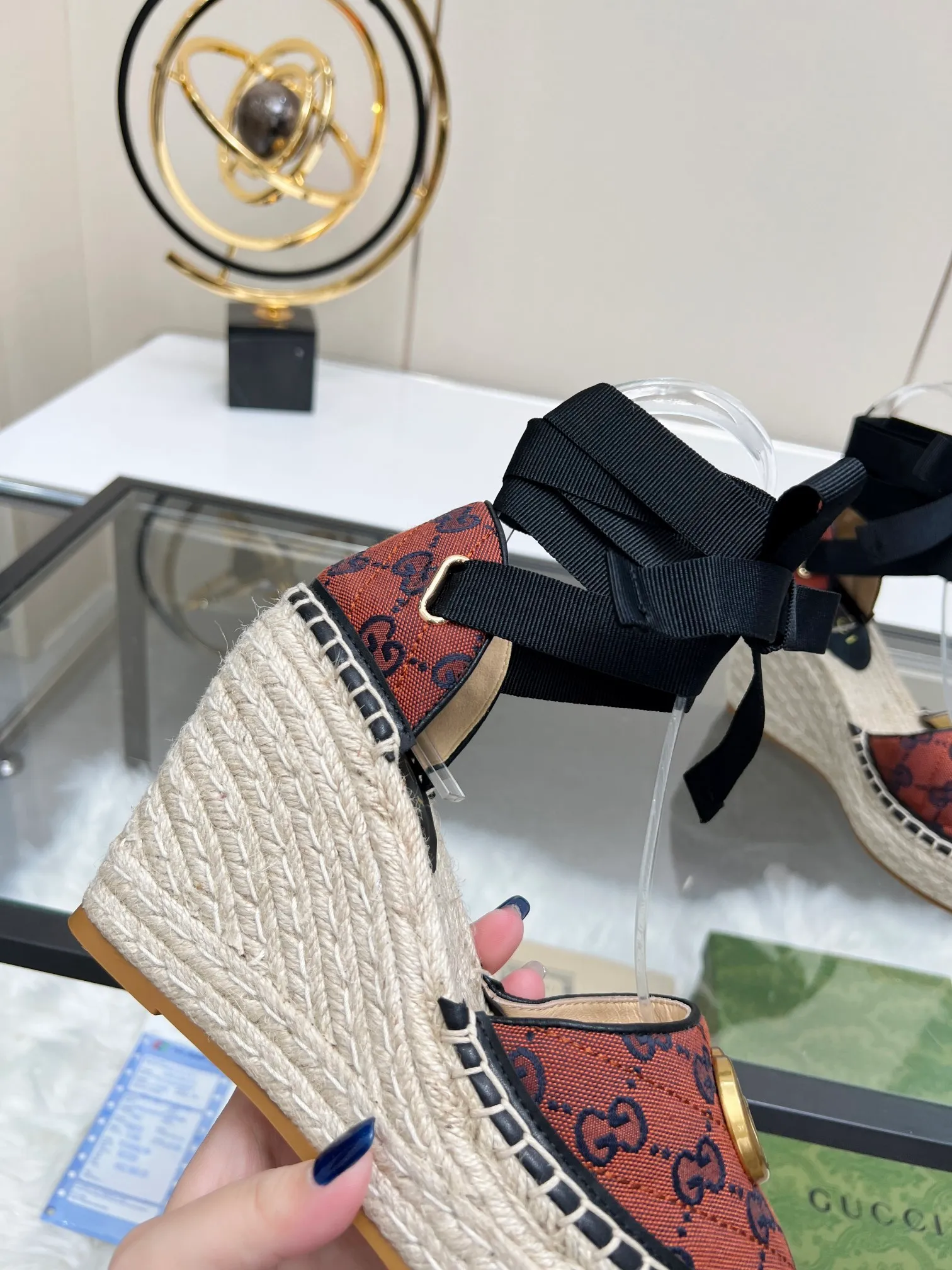 👟👟Ex-factory price 440👟👟 GUCCI wedge fisherman sandals, thick-soled straw, high-end quality, fabric: double G fabric, electric embroidery, lining: mixed sheepskin lining, yardage: 35 ~ 42, color: light blue. Dear new and old customers, the picture has been updated, please transfer the image to change. The upgraded version of the wedge heel currently has more than 40 colors. Transfer the image and sell it.